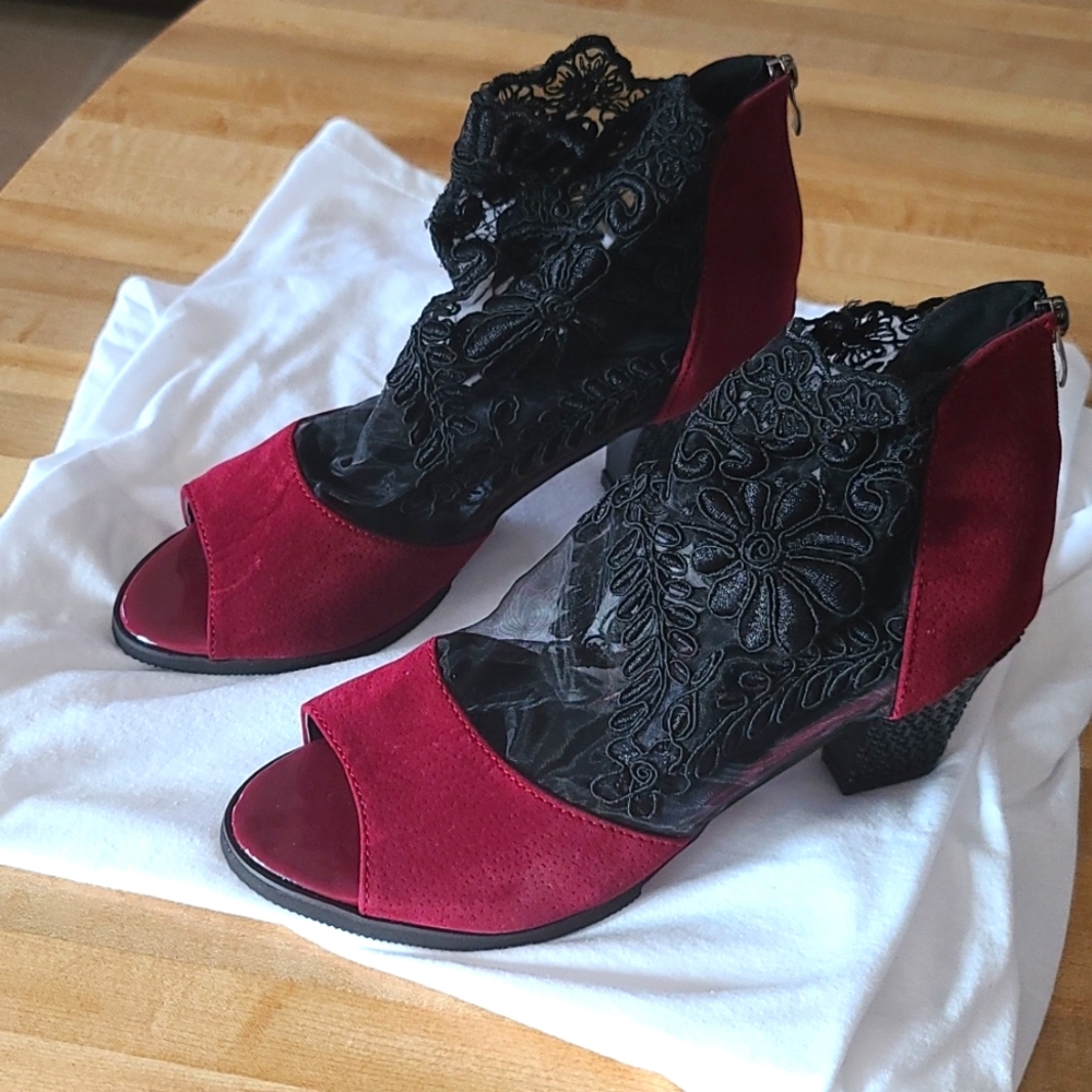 Womens heels size 9.5
